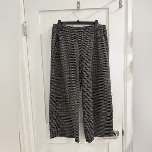 Max studio black + white 13 inch rise wide leg cropped pants (fits like a Large)